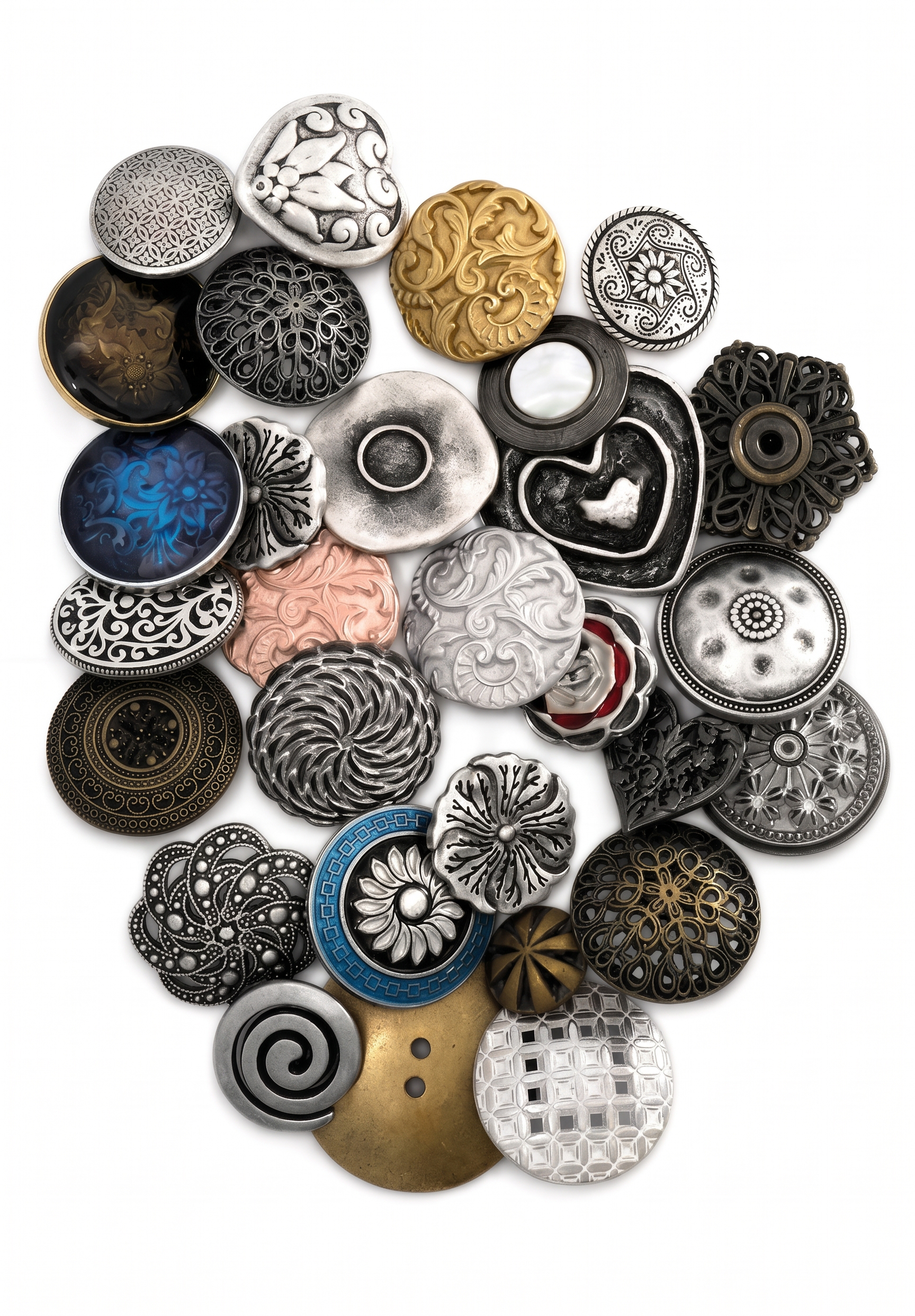 Metallknöpfe mit unterschiedlichen Prägungen und Oberflächen